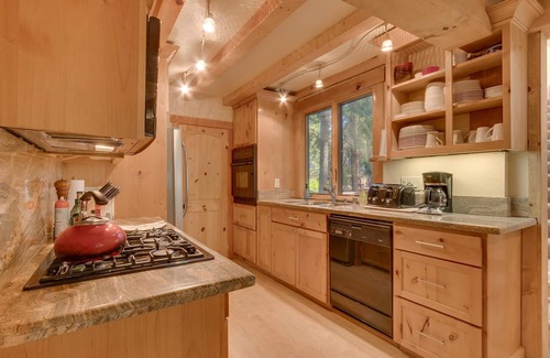 Sunnyside House | West Pine By Tahoe Getaways - Private , Hot Tub, Pool Table, Pet Friendly