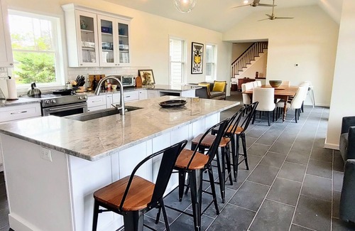 Croom House | West River Waterscape - Where Nature's Whisper Beckons