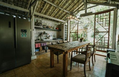 Celuk House | west room at Semadi Living