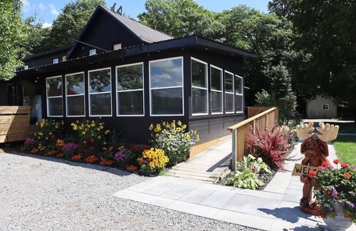 Minden Hills House | West Rose Serene Escape