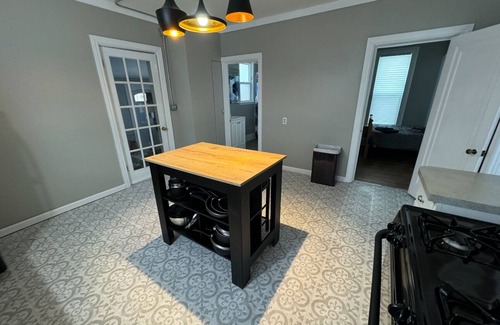 Grand Rapids House | West Side Gem. 3-bedroom house in Grand Rapids with AC, WiFi, Laundry for 6