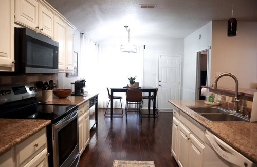 Lubbock House | West Side Raider Modern Comfort