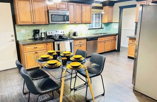 West University House | West Uni|4Bedroom|3Bath|Sleeps15