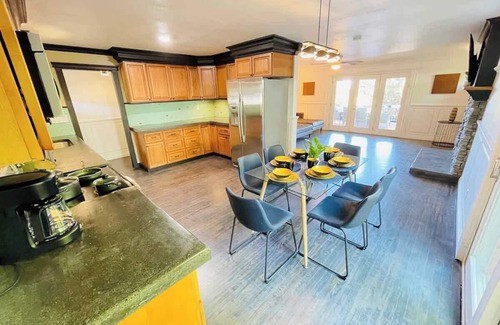 West University House | West Uni|4Bedroom|3Bath|Sleeps15