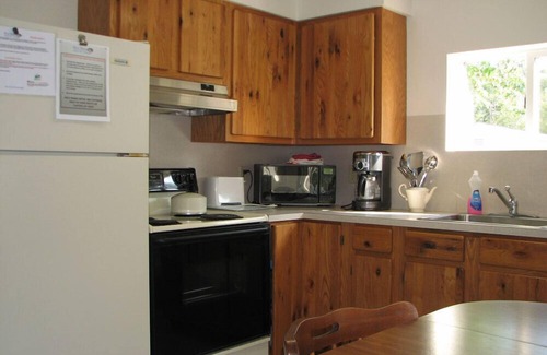 Clayton Hotel | West Winds Motel & Cottages