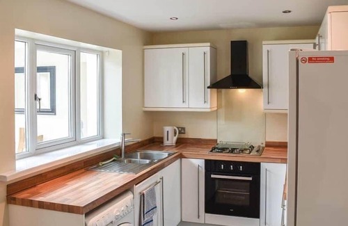 Normanton House | West Yorkshire-Three Storey Townhouse -Free parking