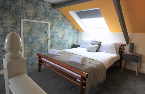 Gateshead Apartment | Westbourne - Spacious 4 bed flat with free parking