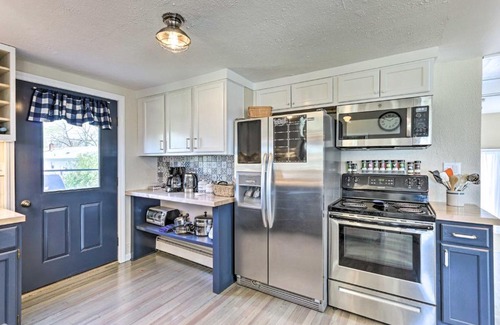 Westbrook Center House | Westbrook Home with Ocean Views - Walk to Beach