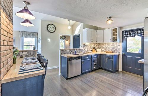 Westbrook Center House | Westbrook Home with Ocean Views - Walk to Beach