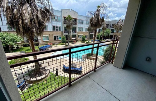 Woodlake - Briar Meadow Apartment | Westchase Longterm pool 2B2B King fully equipped