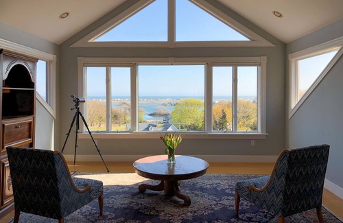 Westerly House | Westerly Beach House with Spectacular Views