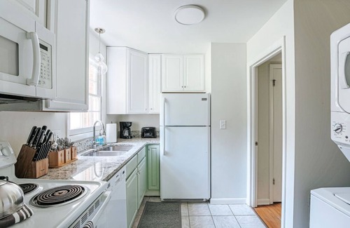 Jefferson Park Avenue House | Westerly Haven A: Walk to Scott Stadium!