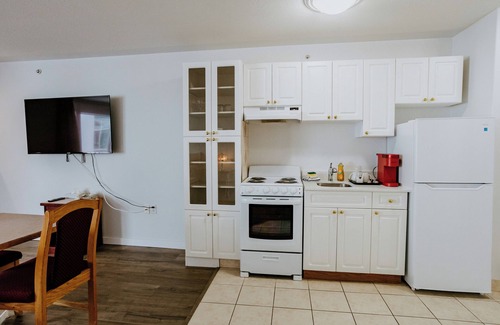 Red Deer Hotel | Western Budget Motel Plus Mosaic Suites