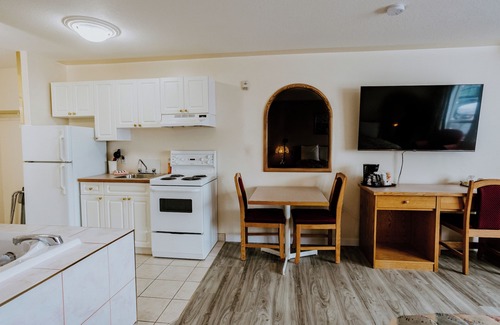 Red Deer Hotel | Western Budget Motel Plus Mosaic Suites