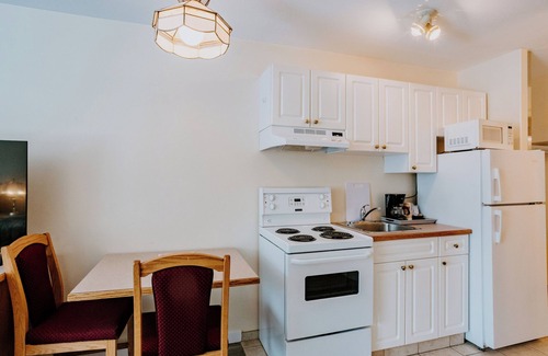 Red Deer Hotel | Western Budget Motel Plus Mosaic Suites