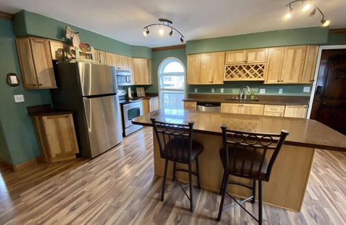 Gillette House | Western Carriage House Studio Suite- Western themed retreat- Full Kitchen & Bath