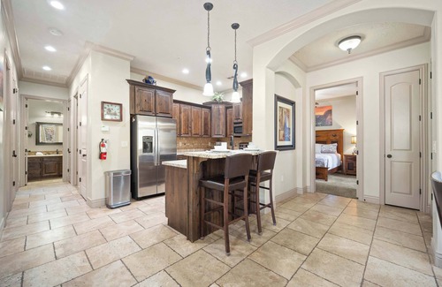 Hurricane Condo | Western Front - Rustic Charm & Comfort