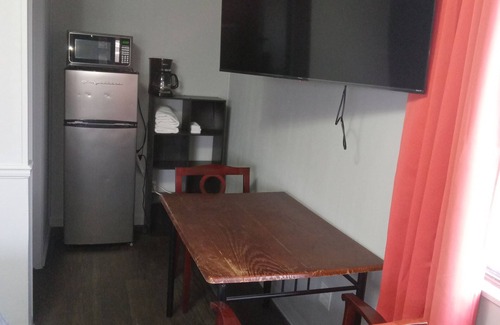 Versailles Hotel | Western Hills Motel