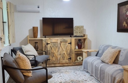 Mineola Cabin | Western Style Bank in the East Texas Piney Woods - Rustic Trails Texas LLC