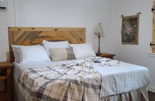 Mineola Cabin | Western Style Bank in the East Texas Piney Woods - Rustic Trails Texas LLC