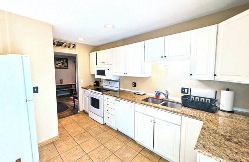 Des Moines House | Western themed 5 bedrooms 2 full baths. Walking distance to Iowa State Fair