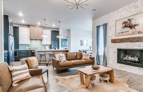Edmond House | Western-Themed Family Retreat - Kid-Friendly, Fire Pit, New Build Home