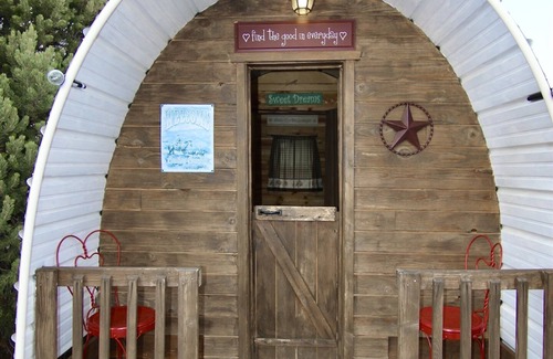 Monticello Cabin | Western Wagon, Linens, Hot Showers, Stunning Views