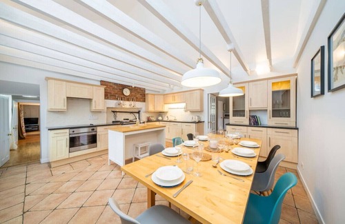 Huntly House | Westerpark Countryside Cottage