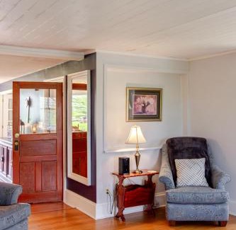 Bloomfield House | Westlake Cottages - Highway House