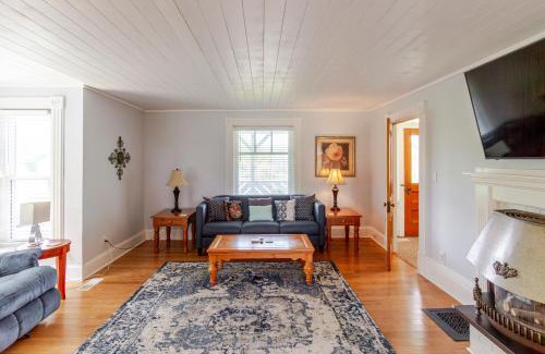 Bloomfield House | Westlake Cottages - Highway House
