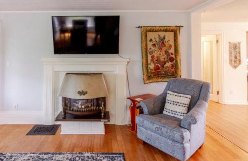 Bloomfield House | Westlake Cottages - Highway House