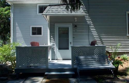 Bloomfield House | Westlake Cottages - Tulip Tree