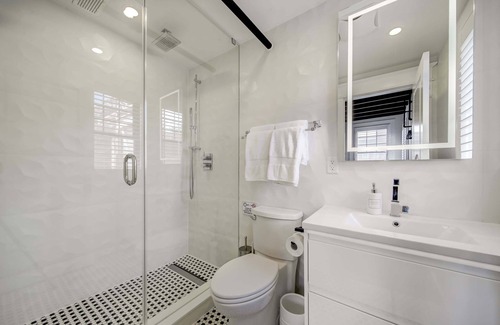 New Toronto Hotel | Westlake Hotel - The Beach