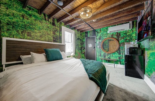New Toronto Hotel | Westlake Hotel - The Forrest