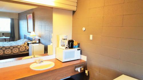 Grande Prairie Hotel | Westport Inn