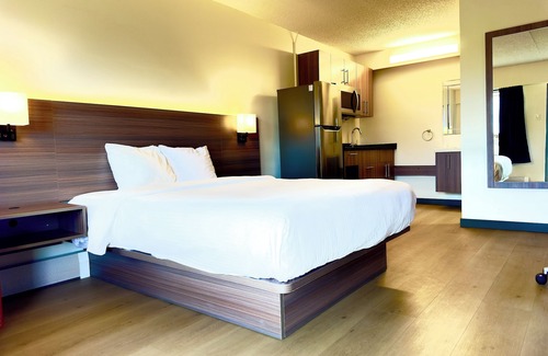 Grande Prairie Hotel | Westport Inn