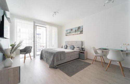 Ujlipotvaros Apartment | WestSide Garden Apartments by UrbanRent