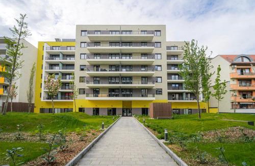 Ujlipotvaros Apartment | WestSide Garden Apartments by UrbanRent