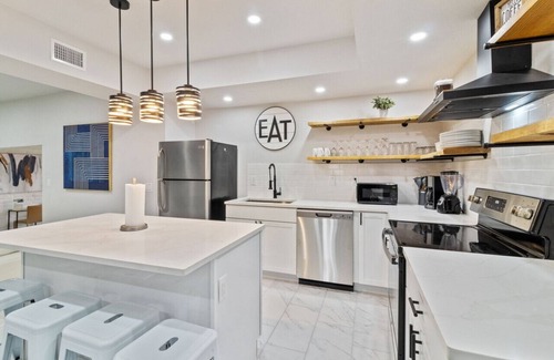 Whispering Oaks House | WeWelcome You to our 7 Bedroom 4 Bathroom Home