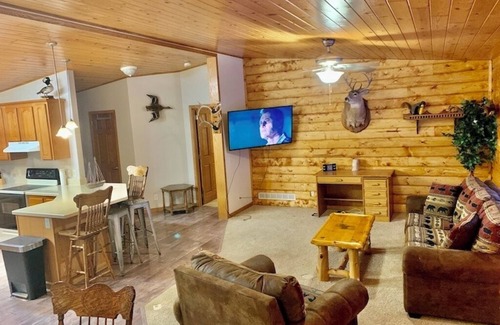 Harpers Ferry Cabin | Wexford Hollow. 6 Bedroom Cabin w/Pool & Hot Tub