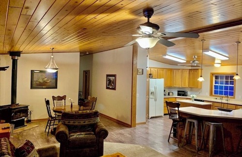 Harpers Ferry Cabin | Wexford Hollow. 6 Bedroom Cabin w/Pool & Hot Tub