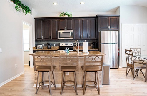 Windsor Palms Villa | Wexford Villa 4BR w/Private Pool & Hot Tub – 3 Miles to Disney!