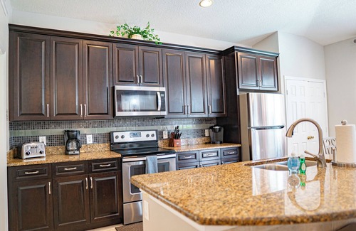 Windsor Palms Villa | Wexford Villa 4BR w/Private Pool & Hot Tub – 3 Miles to Disney!