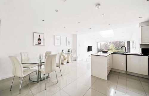 Weybridge House | Weybridge House