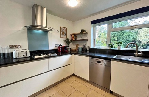 Weybridge Ski Chalet | Weybridge Stunning Five Bedroom Family Home