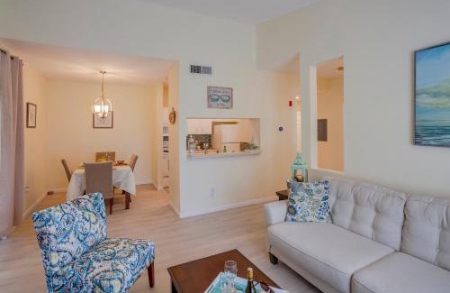 Clearwater Apartment | WFH Away from Home! FREE Wi-Fi and Parking, 4mi to Clearwater Beach