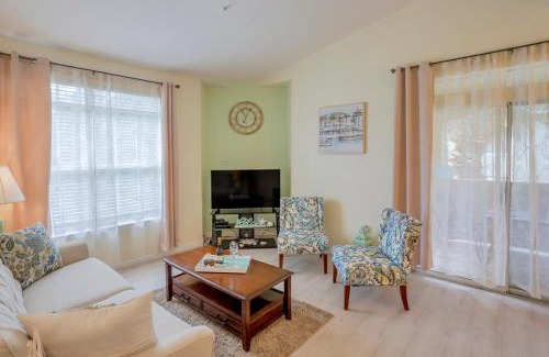 Clearwater Apartment | WFH Away from Home! FREE Wi-Fi and Parking, 4mi to Clearwater Beach