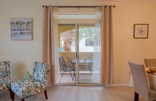 Clearwater Apartment | WFH Away from Home! FREE Wi-Fi and Parking, 4mi to Clearwater Beach