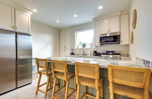 Brownsville Cottage | Wfh-friendly Brownsville Home w/Private Patio