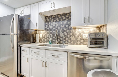 Energy Corridor House | WFH Friendly, Pool Access: Houston Townhome!